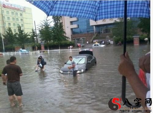 梦见下雨涨水